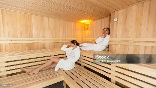 “热”气腾腾的养生术：桑拿的古老起源与天津人的“澡”文化