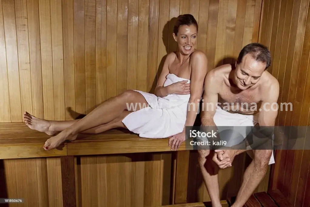 筋膜枪按摩肩膀